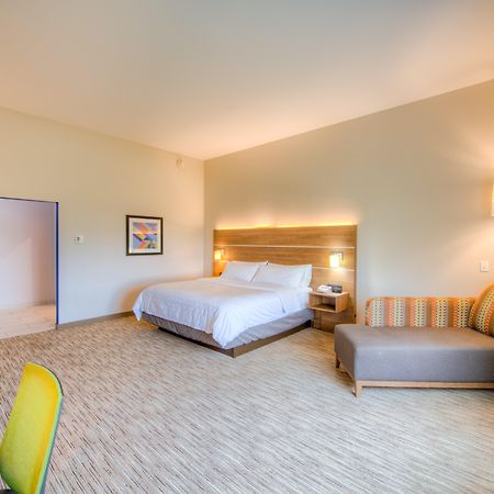 Holiday Inn Express & Suites - Remington By Ihg Esterno foto