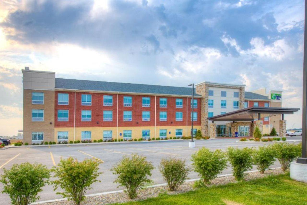 Holiday Inn Express & Suites - Remington By Ihg Esterno foto
