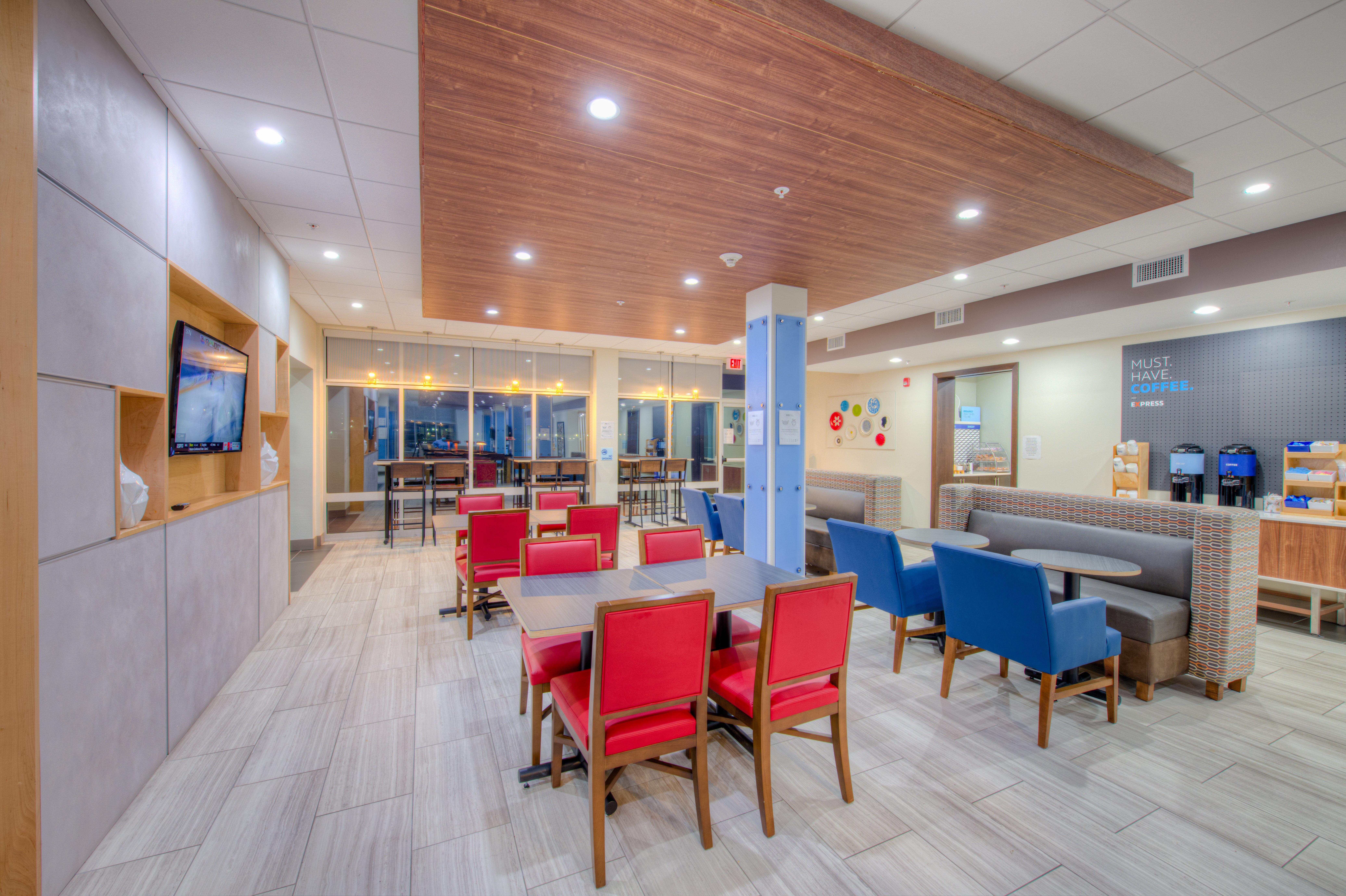 Holiday Inn Express & Suites - Remington By Ihg Esterno foto