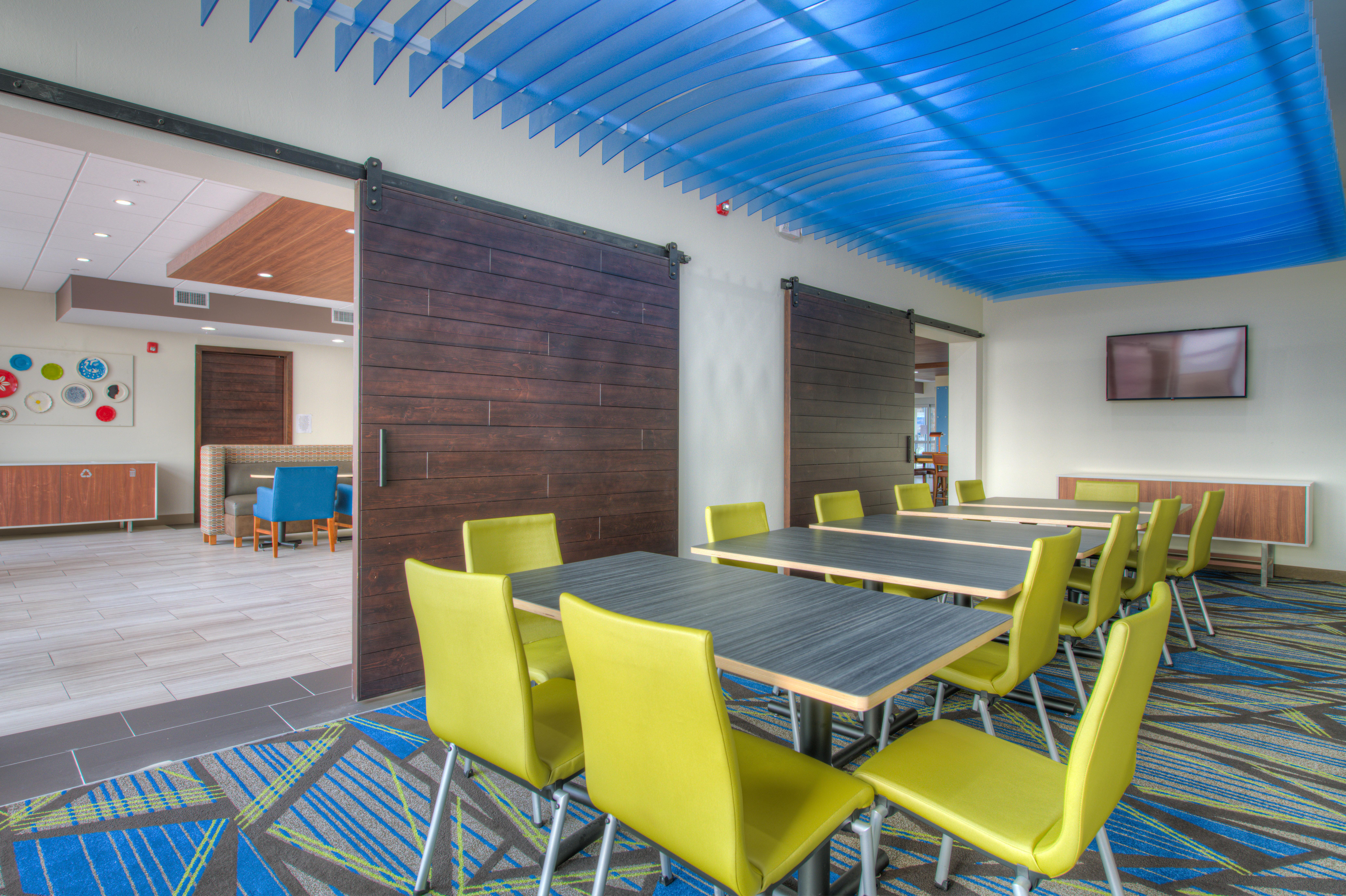 Holiday Inn Express & Suites - Remington By Ihg Esterno foto
