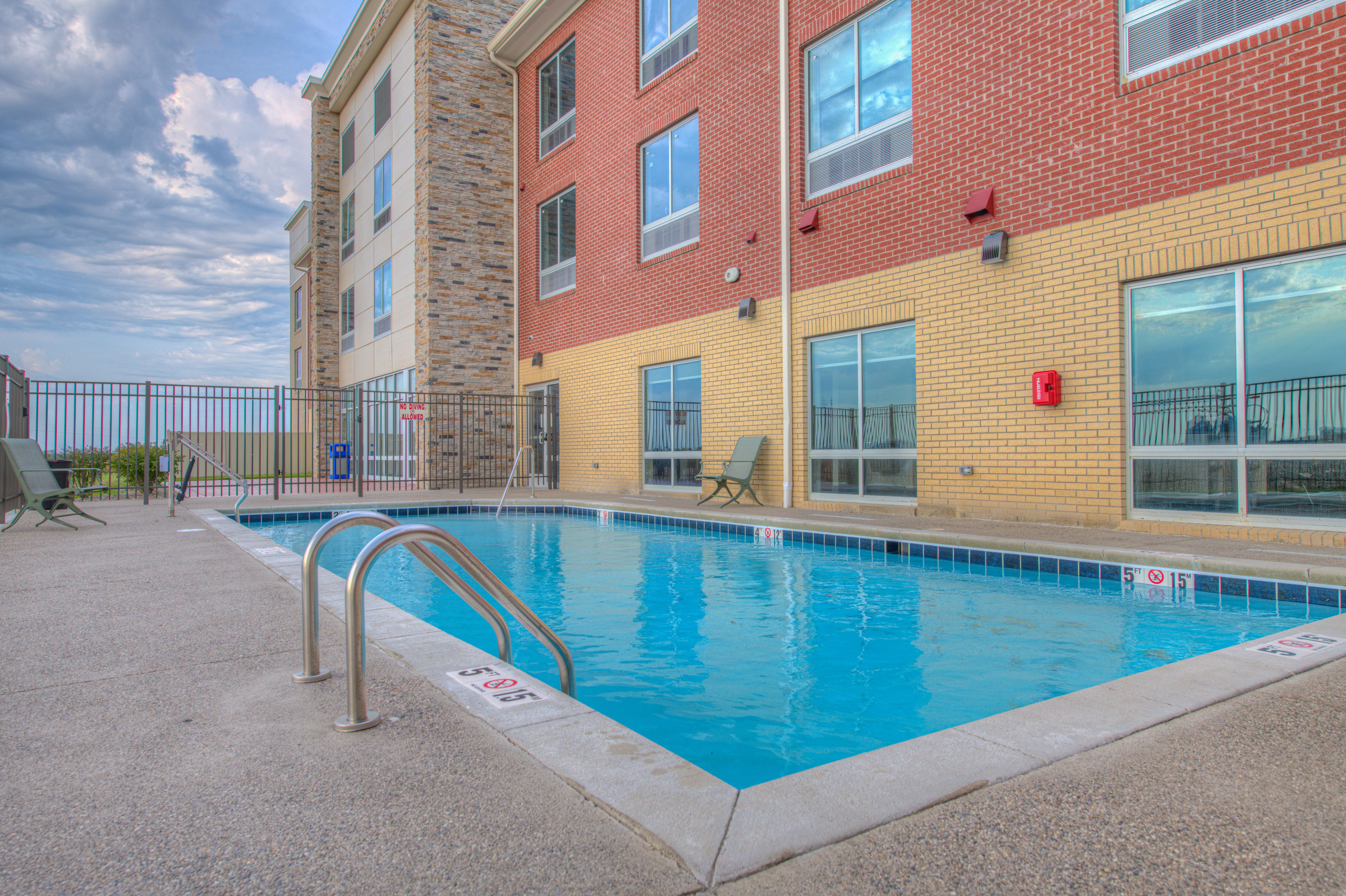 Holiday Inn Express & Suites - Remington By Ihg Esterno foto