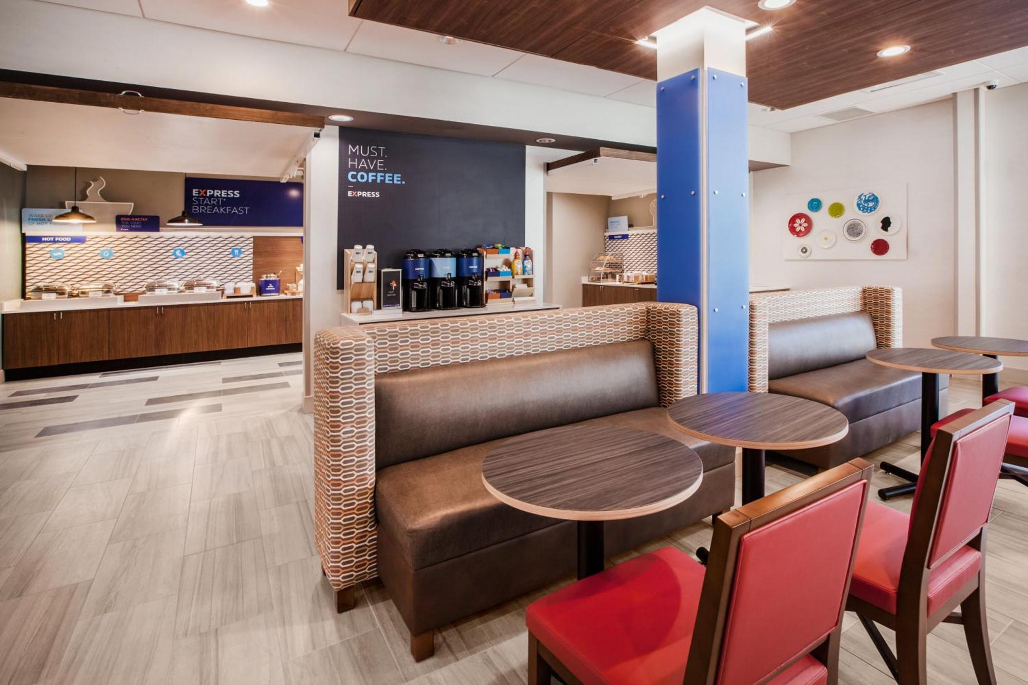 Holiday Inn Express & Suites - Remington By Ihg Esterno foto