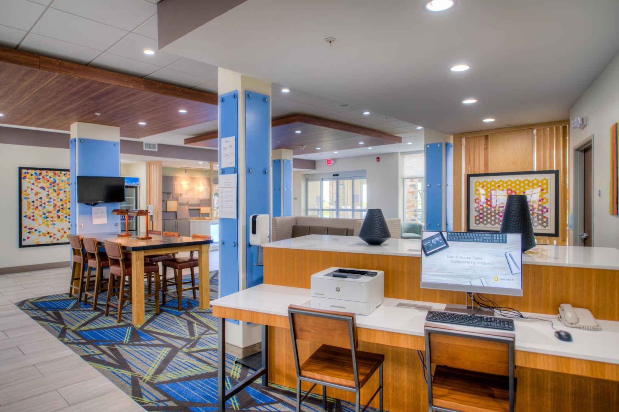 Holiday Inn Express & Suites - Remington By Ihg Esterno foto