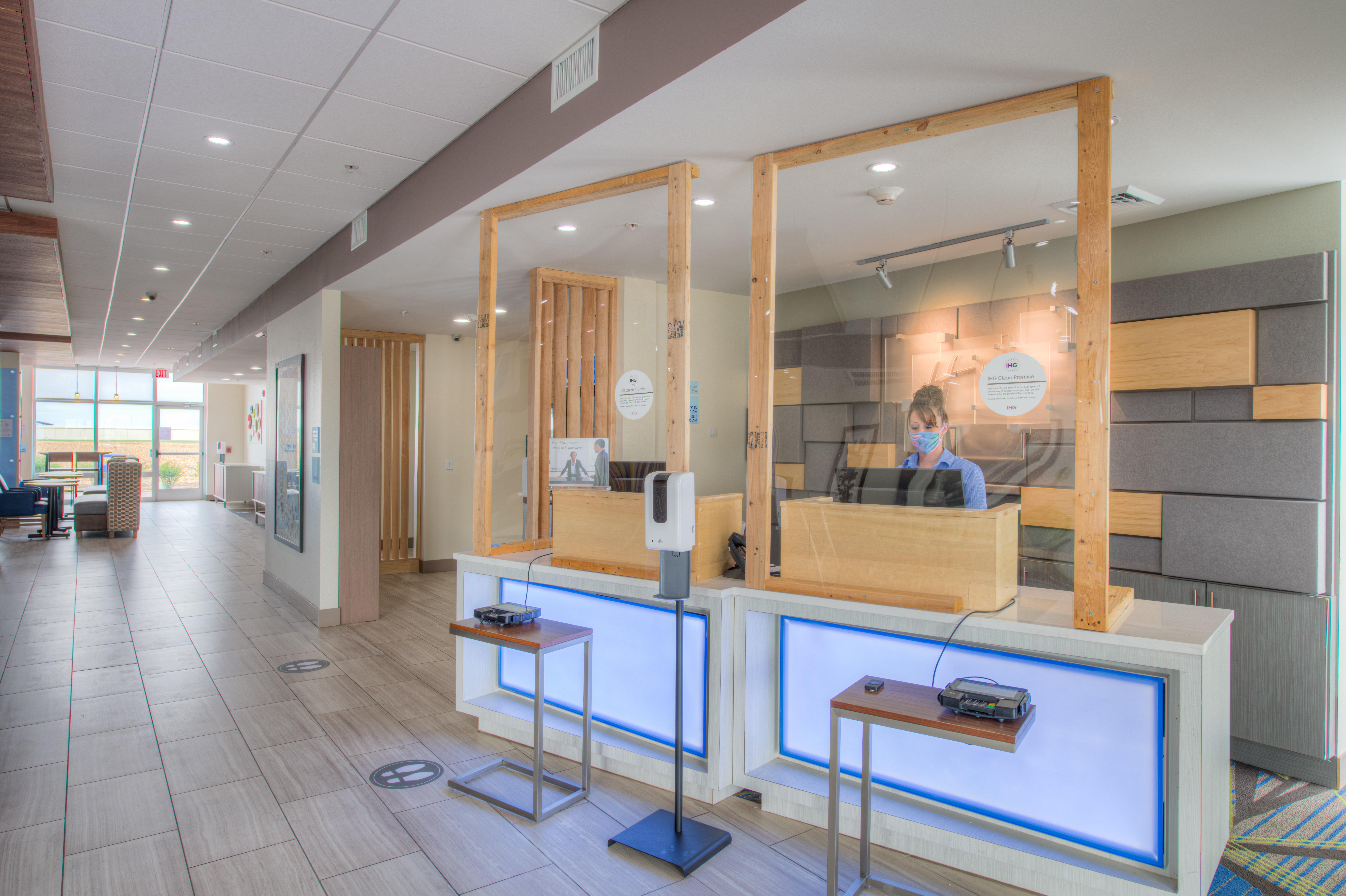 Holiday Inn Express & Suites - Remington By Ihg Esterno foto