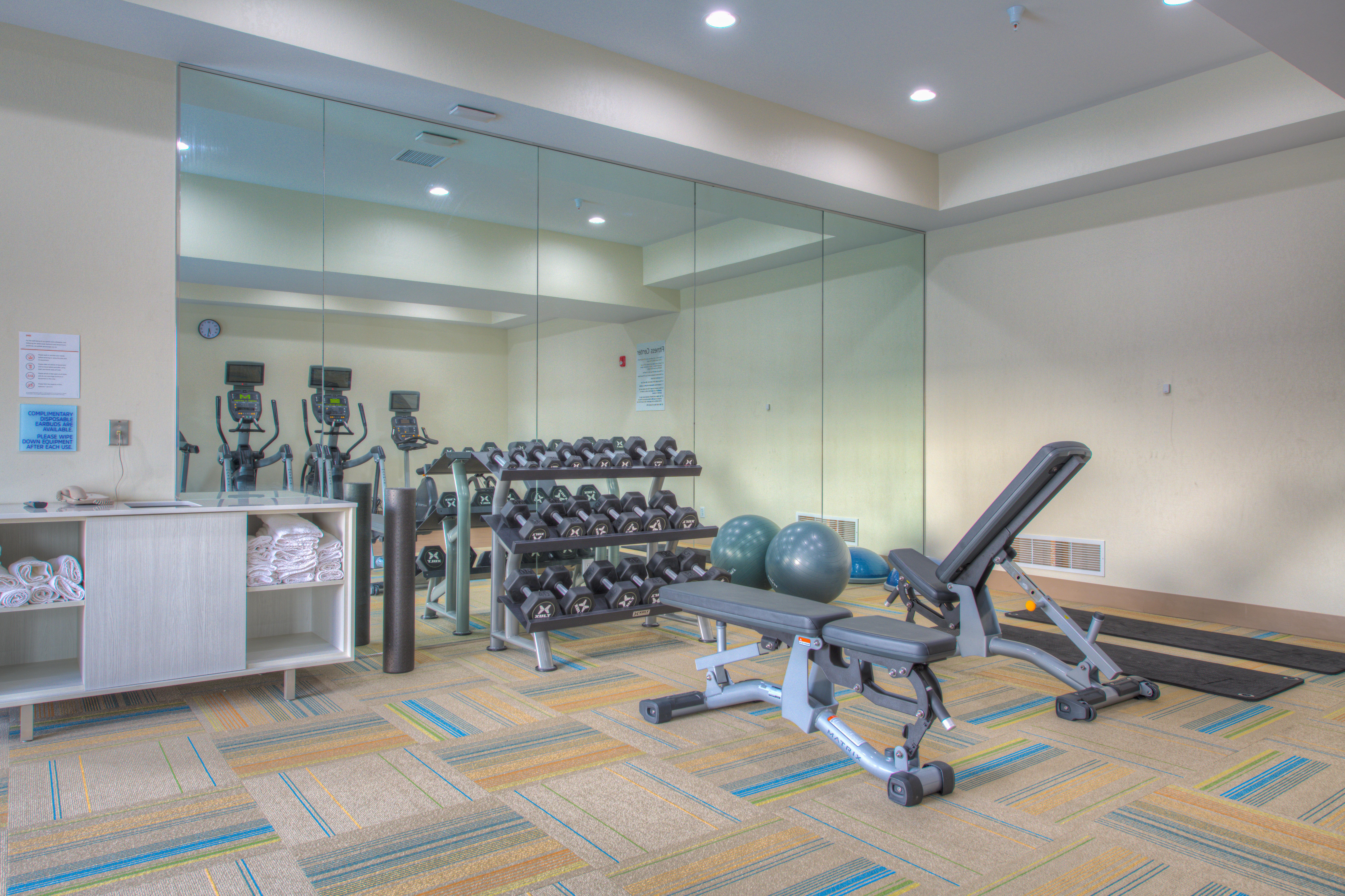 Holiday Inn Express & Suites - Remington By Ihg Esterno foto